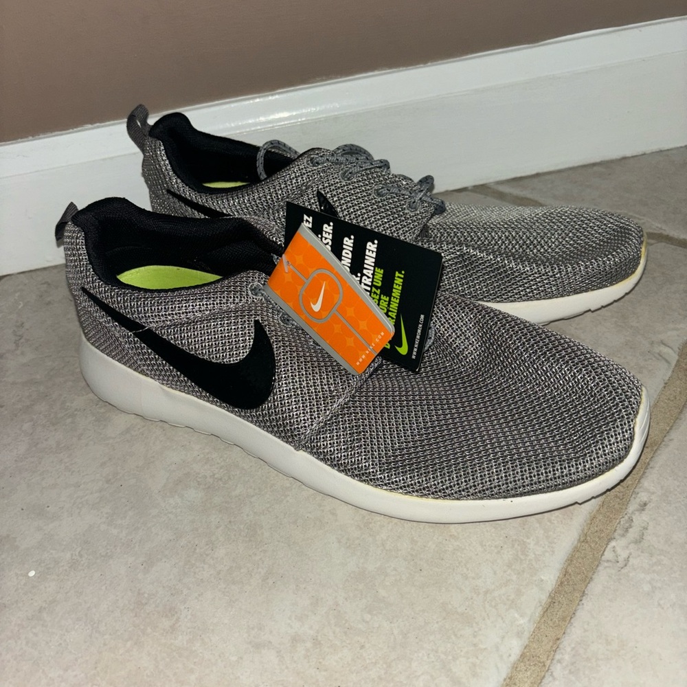 BRAND NEW MENS NIKE SNEAKERS